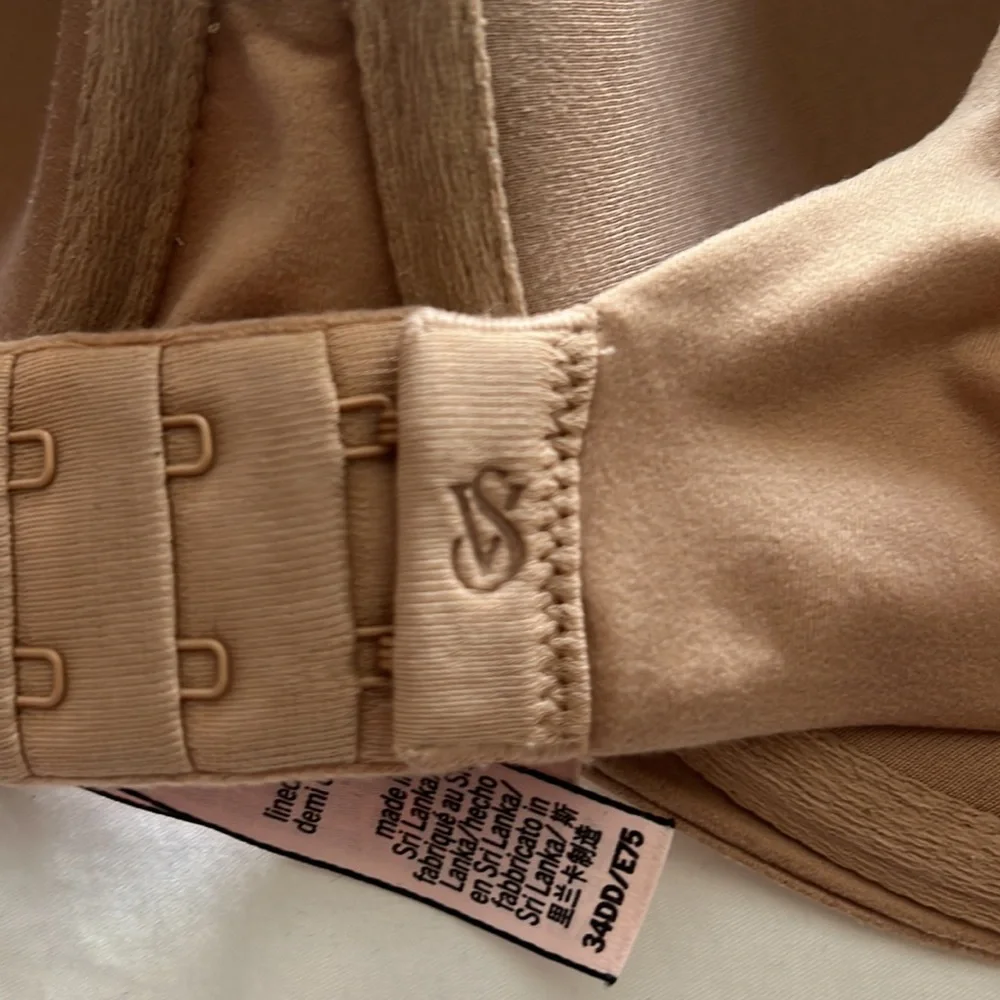 NWOT Victorias Secret body by Victoria lined semi nude bra - Picture 4 of 5